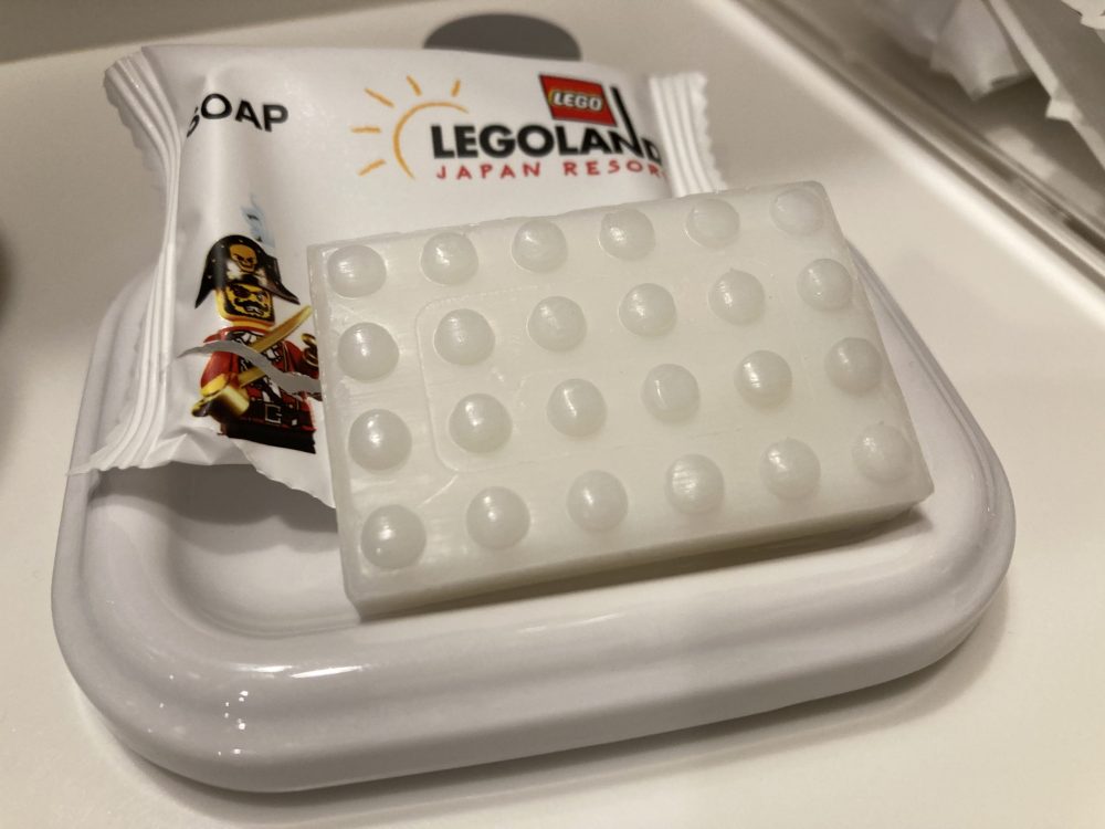 レゴランドホテルのアメニティの石鹸はレゴブロック型