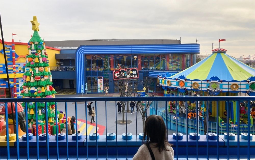 レゴランドのファクトリーサンドイッチカンパニーの座席