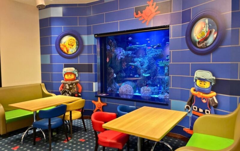 レゴランドホテルから見えるシーライフ名古屋の水槽