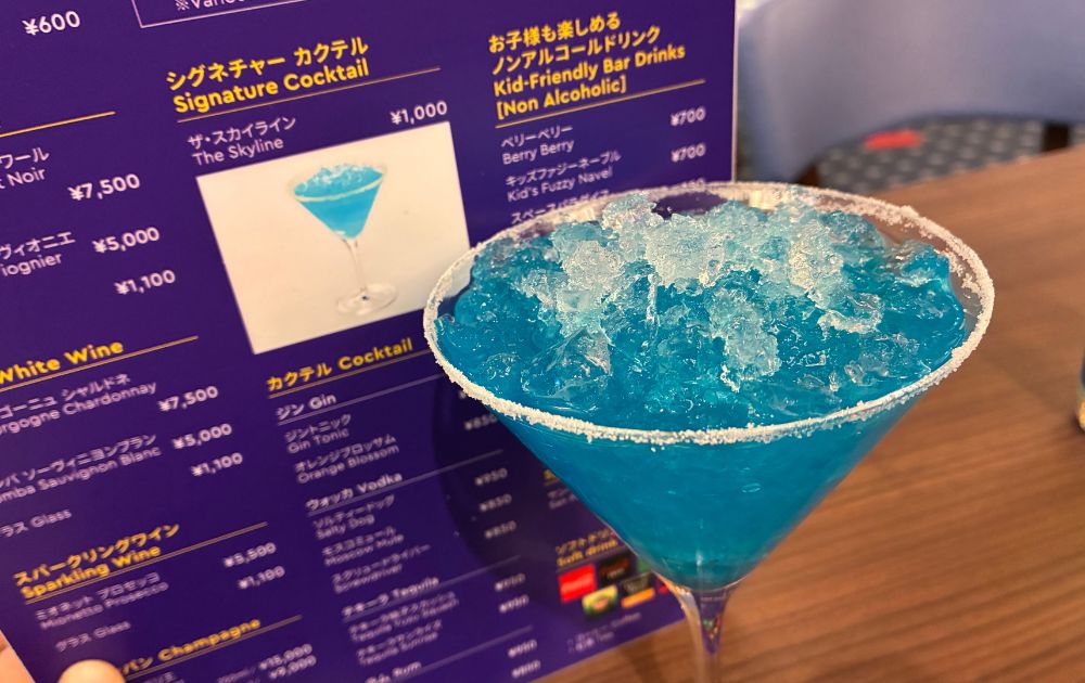 レゴランドホテルのスカイラインバーのバータイムでお酒を飲んだ