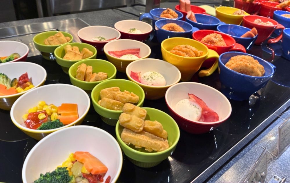 レゴランドのナイトテーブルレストランで食べられるカレーのトッピング