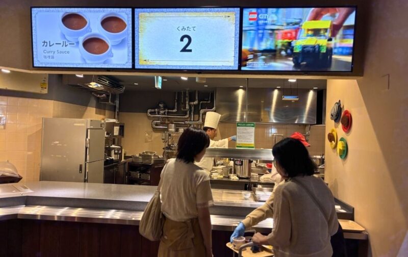 レゴランドのナイトテーブルレストランで食べられるカレー