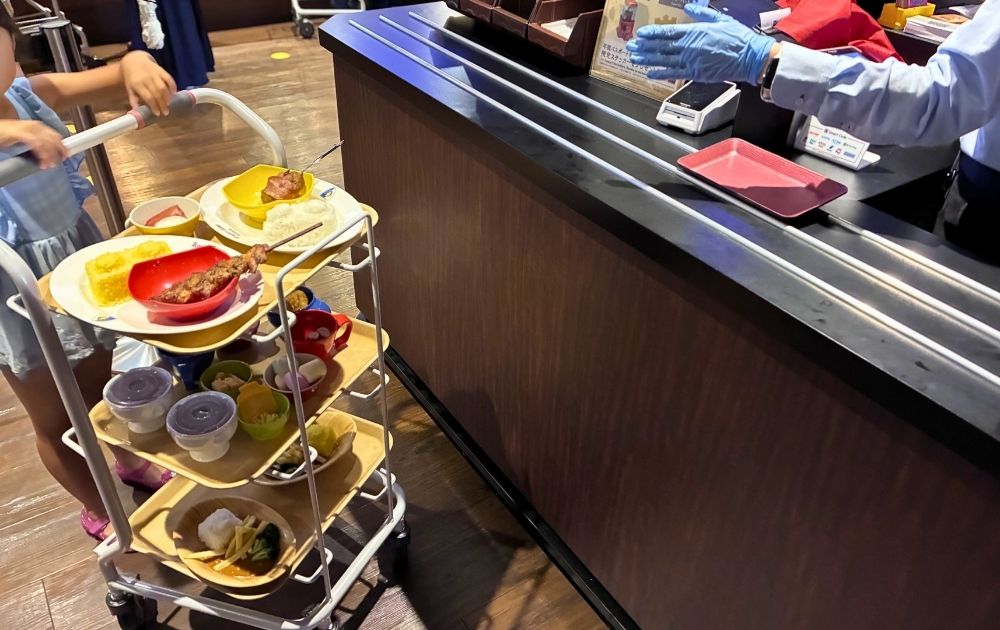 レゴランドのナイトテーブルレストランで食べられるカレー