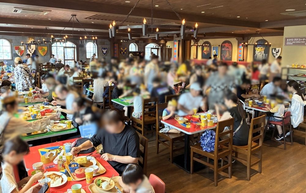 レゴランドのナイトテーブルレストランで食べられるカレー