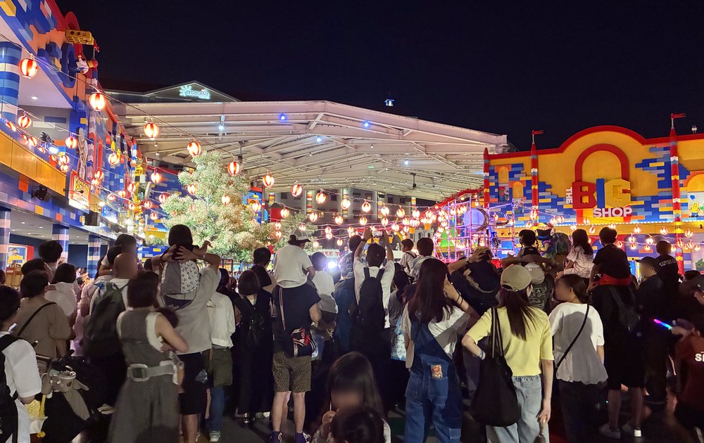 レゴランドのまつりナイト2026のショー会場の混雑
