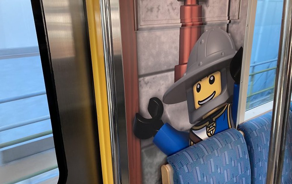 レゴランドへのラッピング電車