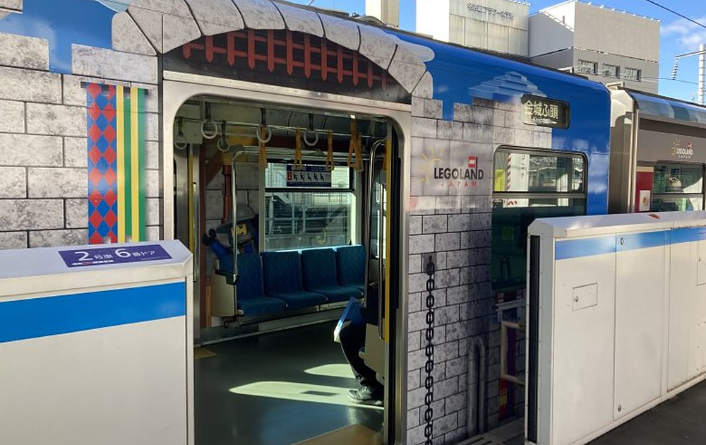 レゴランド行きのラッピング電車